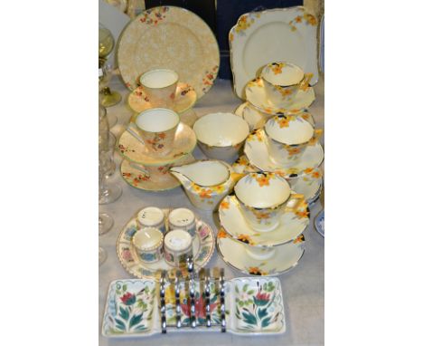 20th Century Design - a Crown Ducal six setting Sunburst pattern tea set, pat 2649 inc sandwich plate, milk jugs, sugar bowl,