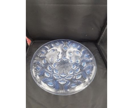Rene Lalique, Bulbes pattern plate, the opalescent glass with bulbs radiating out from a central flower, acid etched mark, R 