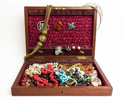 A COLLECTION OF ASSORTED VINTAGE AND ANTIQUE JEWELLERY, includes: diamond tiara, glass bead necklaces, carnelian bead necklac