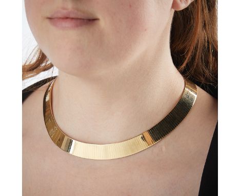 Aurafin, Italy. 14k yellow gold Flat Omega necklace with a bright polish finish. Hidden box clasp with a figure 8 safety. Mar