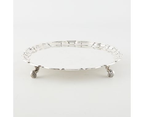 London, England. Sterling silver tray with four foliate feat, 1732. Stamped along the underside with the sterling lion passan