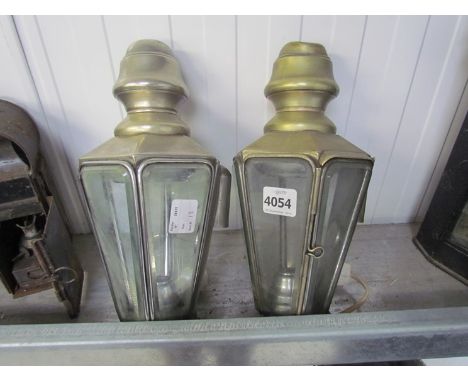 A pair of Jagger lamps converted to electric damage to two lenses COLLECTORS ELECTRICAL ITEM: Please see information pages 