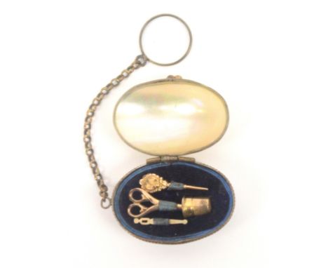 A rare mother of pearl ring and chain etui for a doll with gold tools, circa 1870, gilt metal ring and chain to a hinged moth