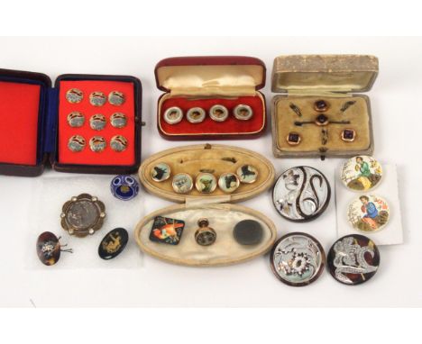 Buttons, a useful selection, mostly unmounted, comprising a 19th Century glass overlaid button enclosing the gilded head of a