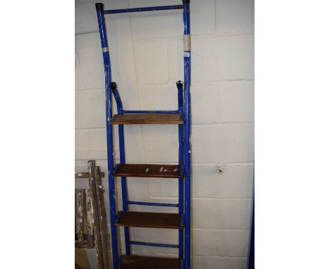Folding step ladder