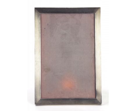 A GEORGE VI SILVER PHOTOGRAPH FRAME, THE MOUNT ENGINE TURNED, 20CM X 14CM, LONDON 1948