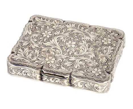 A CONTINENTAL SILVER SNUFF OR OTHER BOX, THE LID INSIDE ENGRAVED WITH FOLIATE SCROLLS, 8.5CM W, APPARANTLY UNMARKED, EARLY 20