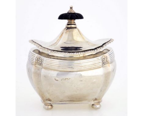 AN EDWARD VII SILVER TEA CADDY WITH GADROONED RIM, ON BALL FEET, 10CM H, SHEFFIELD, DATE LETTER RUBBED, CIRCA 1910, 5OZS