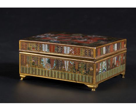  A cloisonné square box decorated with dragon on the topJapan, 19th century Cm 12,00 x 5,80 x 10,00 22.00 % buyer's premium o