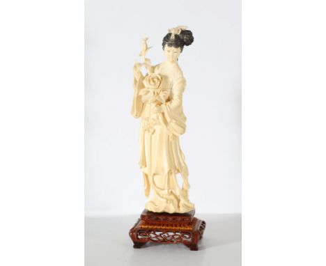  A fine ivory figure of Guanyin China, 19th century Cm 27,00 22.00 % buyer's premium on the hammer priceVAT margin scheme, VA