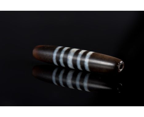  An agate chung-dzi with five white bands Tibet  22.00 % buyer's premium on the hammer priceVAT margin scheme, VAT included, 