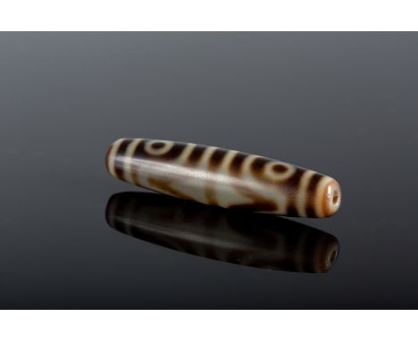  A four eyed dzi Tibet Cm 4,50 22.00 % buyer's premium on the hammer priceVAT margin scheme, VAT included, but not indicated