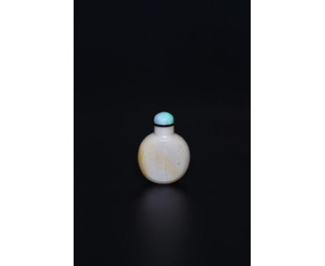  A jade snuff bottleChina, 18th century Cm 4,00 x 5,50 22.00 % buyer's premium on the hammer priceVAT margin scheme, VAT incl