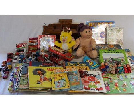 Selection of vintage toys including Cabbage Patch doll, Rupert Nutwood Chums record, wooden jigsaw puzzles, Noahs Ark hanging