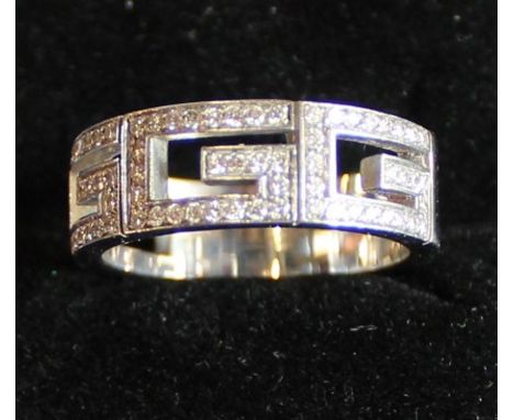 18ct white gold &amp; diamond Gucci ring 10.23g size Q / R