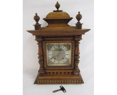 Oak mantel clock keeping time and chiming with Reinhold Schnekenburger, Mulheim movement - approx. 53.5cm x 34cm x 20cm&nbsp;