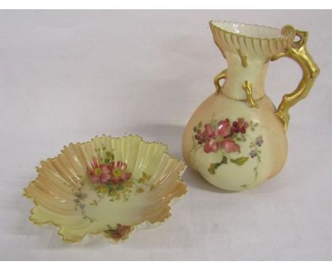 Royal Worcester hand painted blush ivory jug&nbsp; reg no. 167140 - 1507 -&nbsp; very slight chips to edge and matching dish 