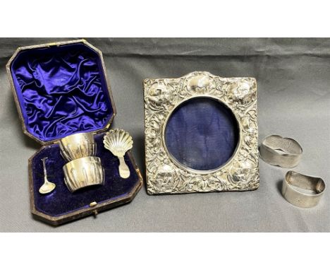 ANTIQUE STERLING SILVER ITEMS to include; a boxed Victorian condiment set in original case, (one spoon missing) hallmarked Sh