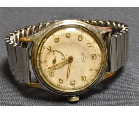 VINTAGE SMITHS DELUXE WATCH 33.4mm steel case, champagne coloured dial signed Smiths De Luxe, with seconds sub dial, gold col