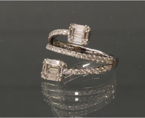 Ring, WG 750, Brillanten und Diamanten zus. ca. 0.96 ct., etwa tw-w/si, 4 g, RM 17.5