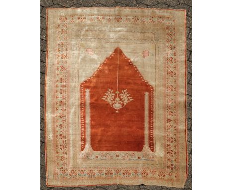 Gebets-Gördes, Türkei, Seide, beigegrundig, alt, ca. 1.64 x 1.28 m, Abnutzungen, Fransen fehlen