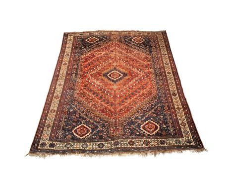 Schiraz, ca. 2.98 x 2.18 m, teils belaufen / Flor stark reduziert, Reparaturstelle