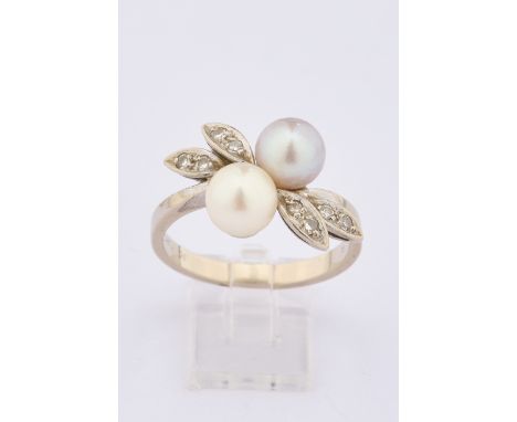 Ring, WG 585, 2 Perlen, Brillanten, in Blütenform, RM 18, 4.88 g
