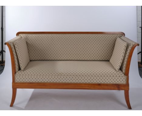 Sofa, Empire, um 1810, Kirschbaum, kleine Bronzebeschläge, eine Armlehne klappbar, heller Polsterbezug erneuert, zwei lose Ki