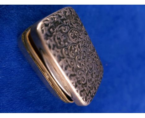 VICTORIAN WHITE METAL ENGRAVED SNUFF BOX