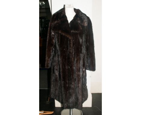 Ladies Dark Brown Mink Coat, fully lined, collar with revers. Plus spare loose pelts.