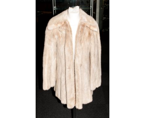 Ladies Blonde Mink Fur Coat, fully lined, collar with revers.