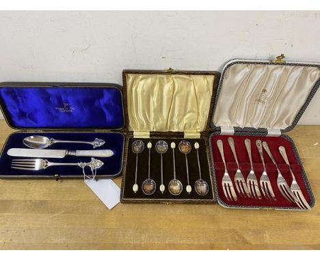 A set of six Art Deco style Epns coffee bean spoons in original case along with six Viners pastry forks and Art Nouveau style