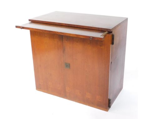 An Austrian early 20thC rosewood and inlaid cabinet, by Sigmund Oppenheim of Vienna, having a brushing slide over a pair of d