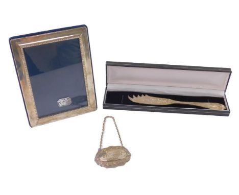A silver strut photograph frame, Sheffield 1993, 15cm x 11.5cm, boxed, a silver Sherry label, Birmingham 1978, and a silver m