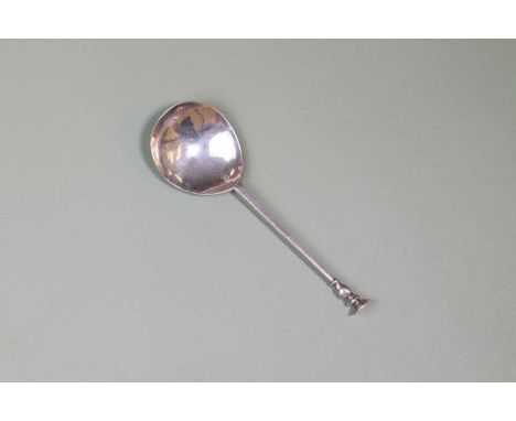 A Charles I East Anglian provincial silver seal-top spoon,by Arthur Haselwood, Norwich 1640,16.1cm long, 1.13oztProvenance: T