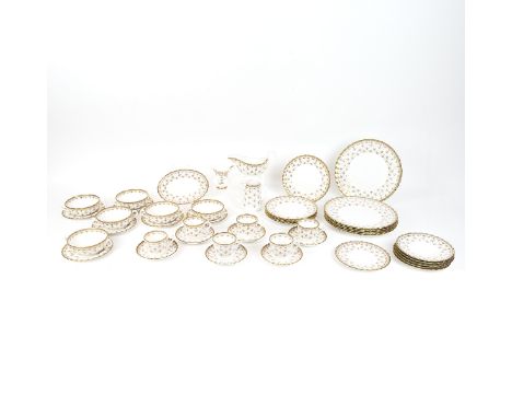 Spode Fleur de Lys dinner service comprising 6 x Dinner Plates, 6 x side plates, 6 x dessert plates, 6 x soup bowls, 6 x soup
