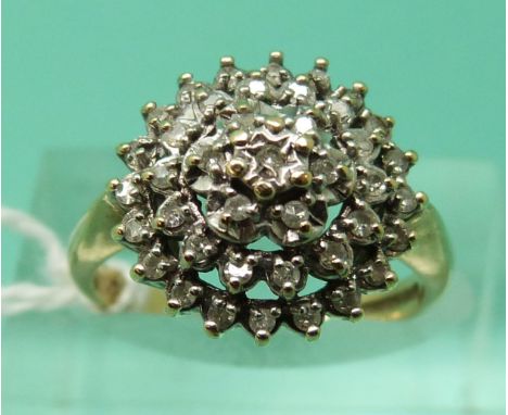 A 9ct gold ring set with diamonds in a tiered cluster, total diamond weight 0.25ct (size K)