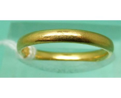 A 22ct gold wedding band, 3.1g (size M)