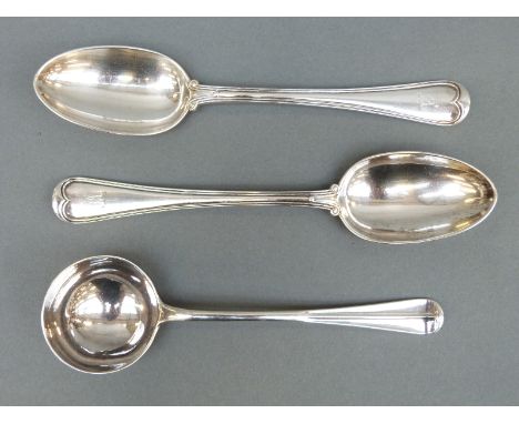 A pair of Victorian hallmarked silver thread edge pattern hallmarked silver dessert spoons, London 1896, length 20.5cm maker 