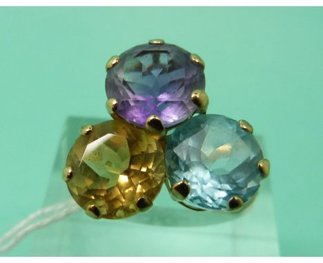 A 9ct gold ring set with amethyst, citrine and topaz (size P)