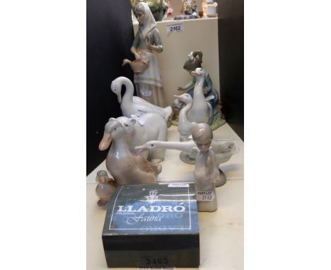 Seven Lladrio/Nao figures and three others