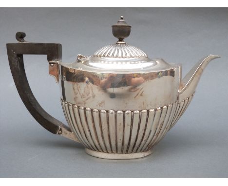 An Edward VII hallmarked silver teapot with fluted lower section, London 1906 maker's mark R & BJ, length 26.5cm, weight 534g