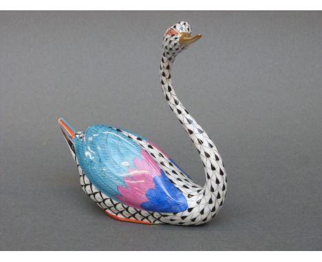 Herend fishnet swan, 13cm tall