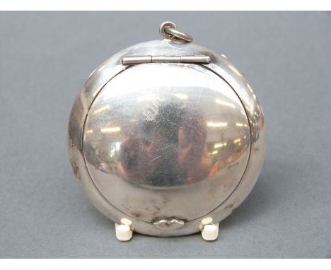 A George V hallmarked silver marked 935 circular compact with gilt interior, diameter 6cm, weight 29g all in 