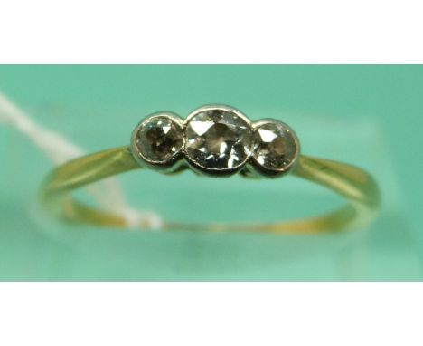 An 18ct gold ring set with three diamonds (size M), weight 1.65g