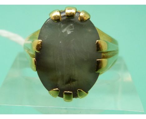 A yellow metal ring set with an intaglio depicting a man, 11.5g 