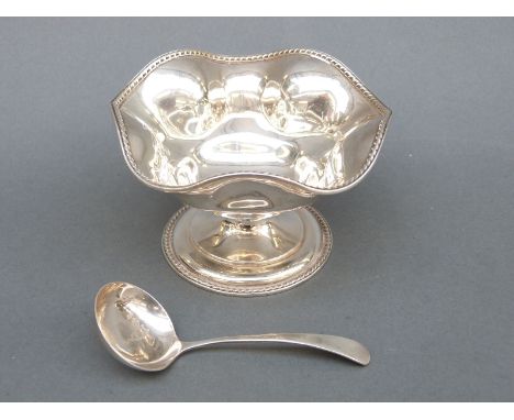 An Edward VII hallmarked silver Art Nouveau style lobed bowl, Birmingham 1904 maker TH Hazlewood & Co, width 12cm and a hallm