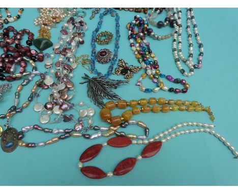 A collection of necklaces to include pearls, agate and pearl, tigers eye and pearl, amethyst etc