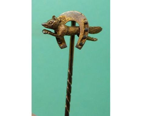 A stick pin with a fox and horseshoe finial marked 14ct gold in original box 