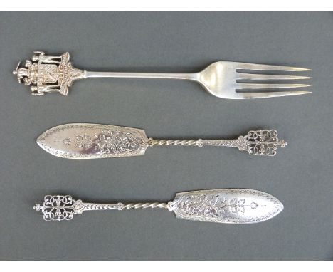 A possibly Masonic 'Join Loyalty and Liberty' hallmarked silver fork, Sheffield 1933, length 18.5cm and a pair of fretwork bu